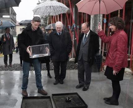 Colocación de la primera piedra de DeustoFabLab con la presencia del alcalde de Bilbao
