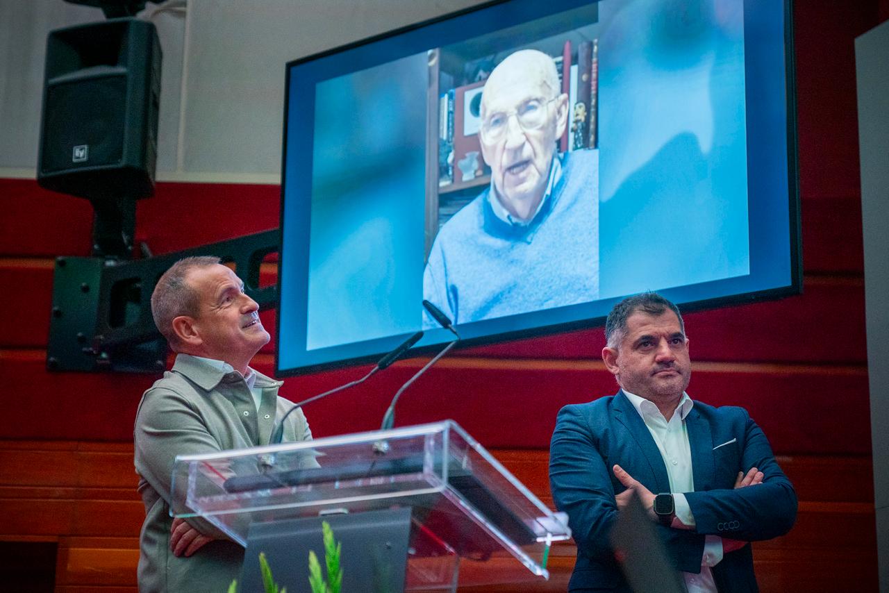 Reconocimiento a José Ángel Cuerda durante la jornada inaugural del congreso